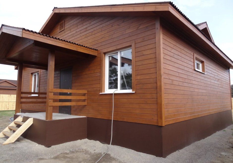 Дом обшитый имитацией бруса