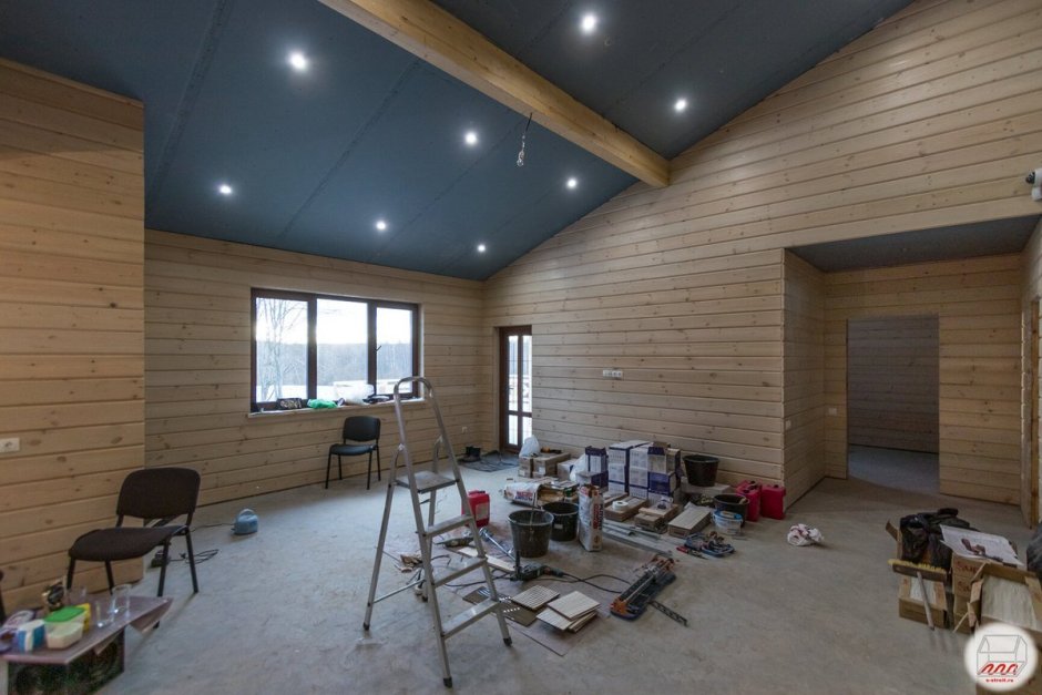 Отделка потолка в каркасном доме