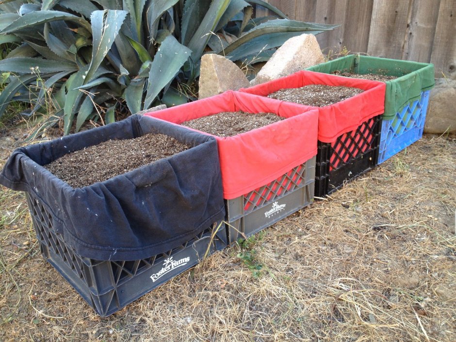 Клумба из пластиковых ящиков