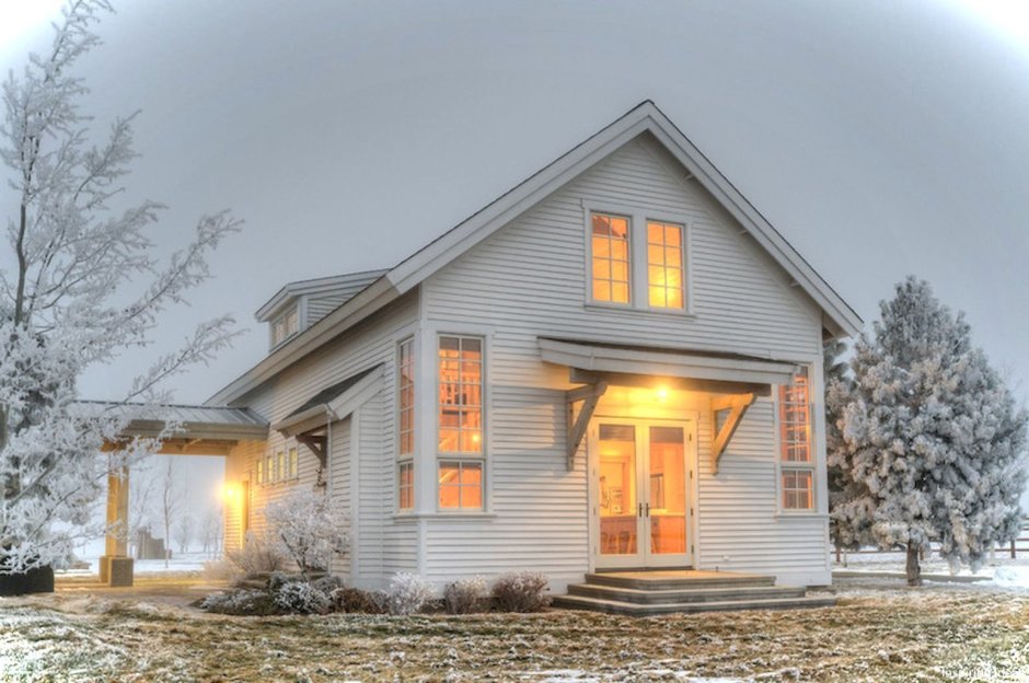 Светлые деревянные дома