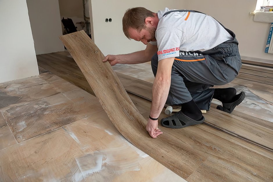 Кварц виниловый ламинат на полу