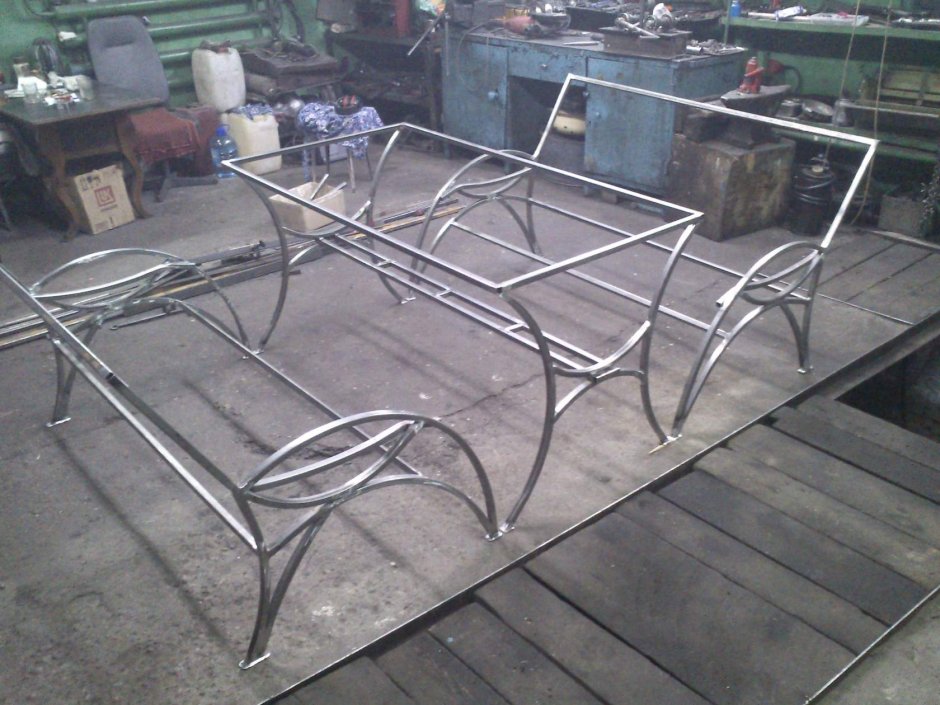 Стол на кухню из профильной трубы