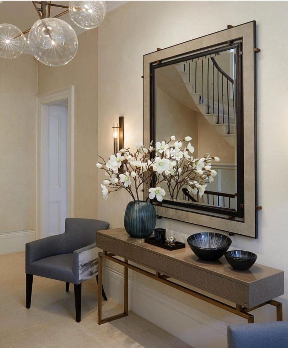 Зеркало во всю стену в прихожей