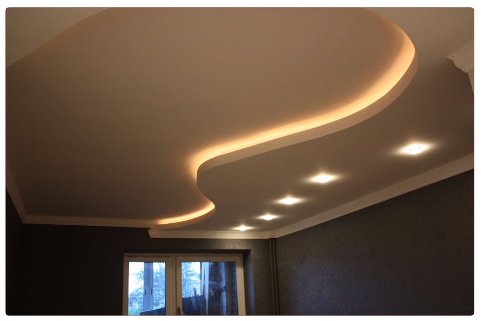 Натяжной потолок со скрытой подсветкой