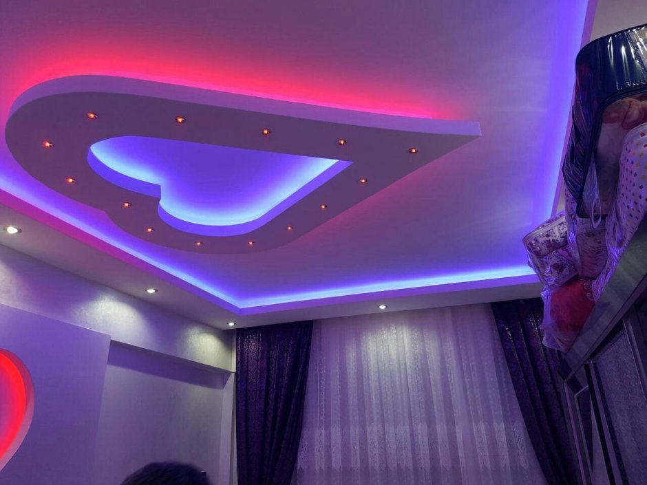 Комбинированный потолок гипсокартон и натяжной с подсветкой