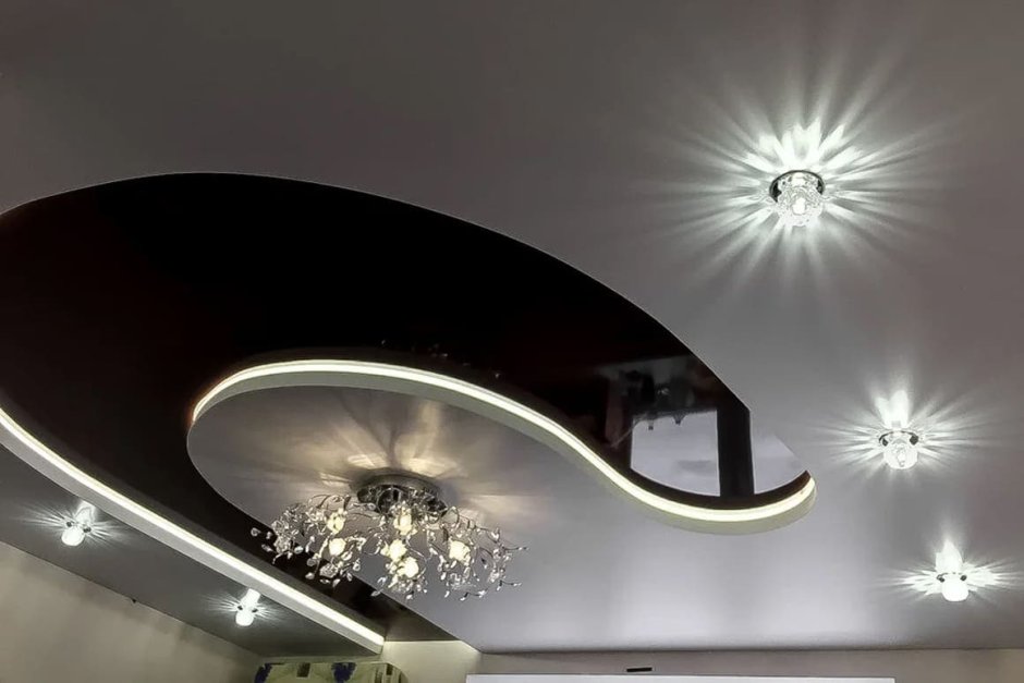 Комбинированный потолок с подсветкой