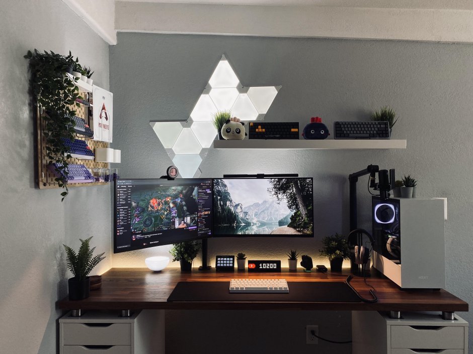 ПК на стене