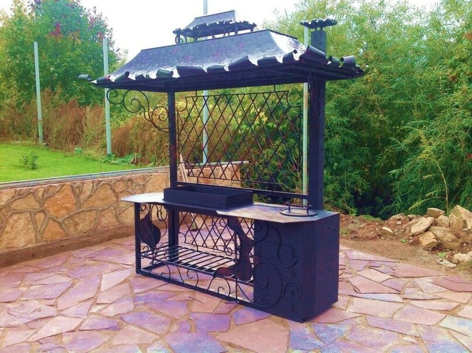 Кованые беседки с мангалом барбекю и печкой