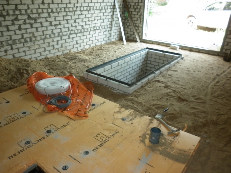 Стяжка пола смотровой ямы