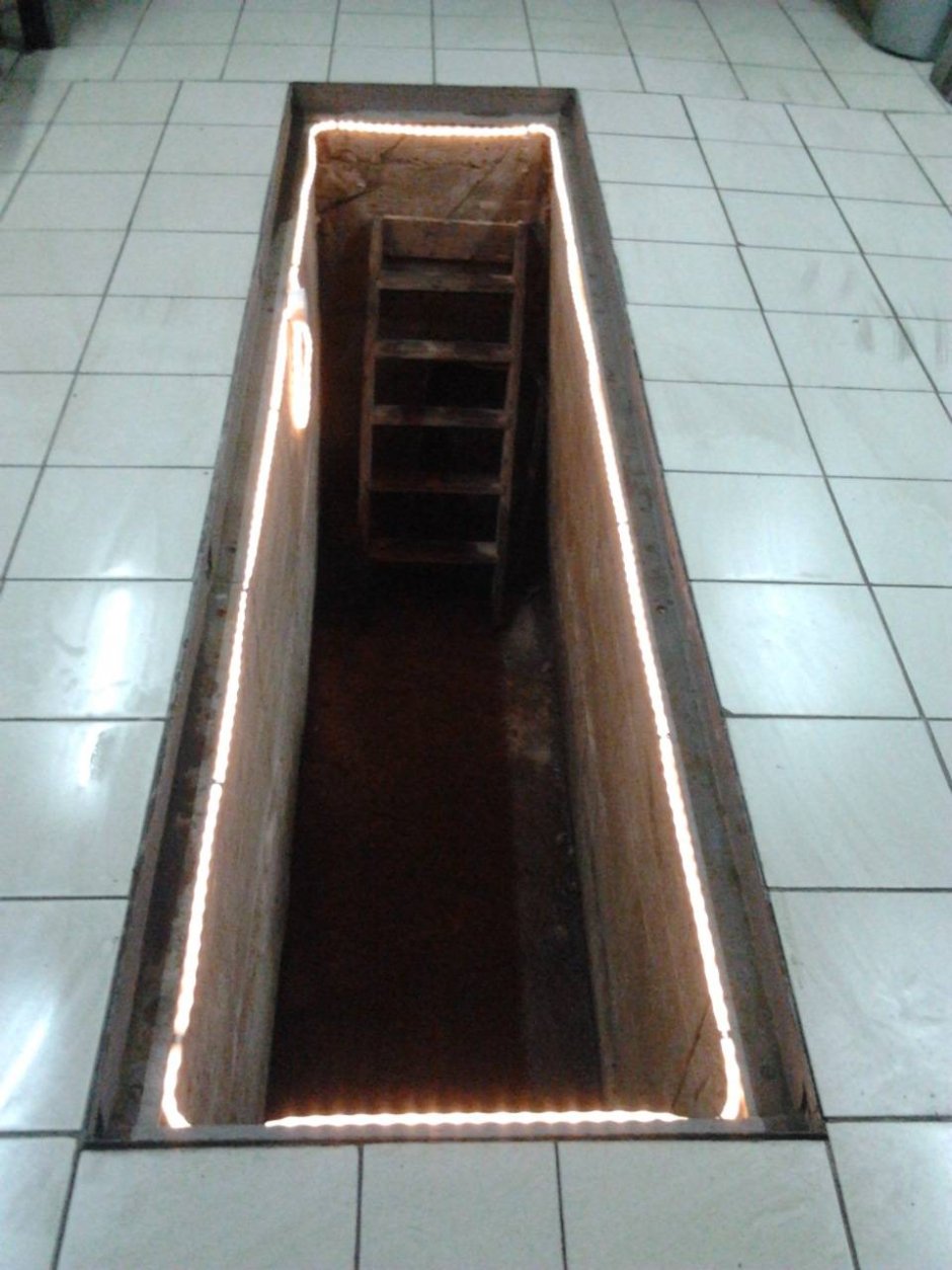 ВАЗ 2110 на смотровой яме