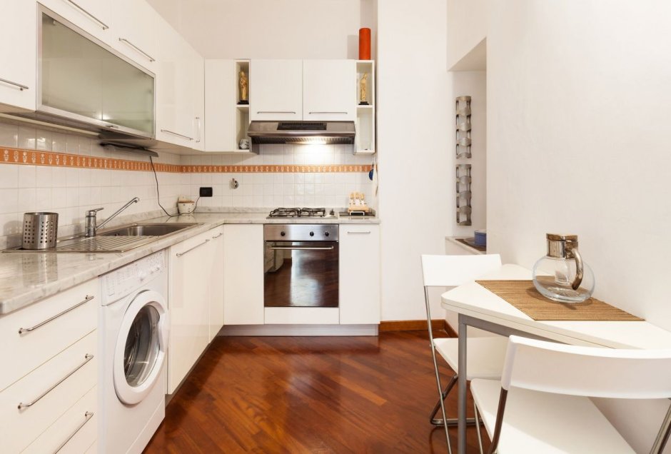 Стиральная машина на кухне