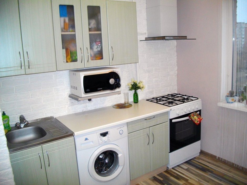 Прямые кухни со стиральной машиной