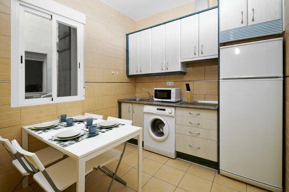 Стиральная машинка за фасадами кухни