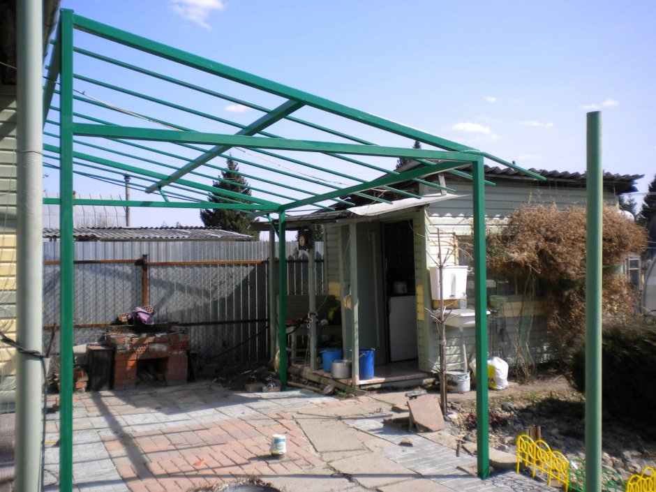 Односкатный навес из профильной трубы 20/40