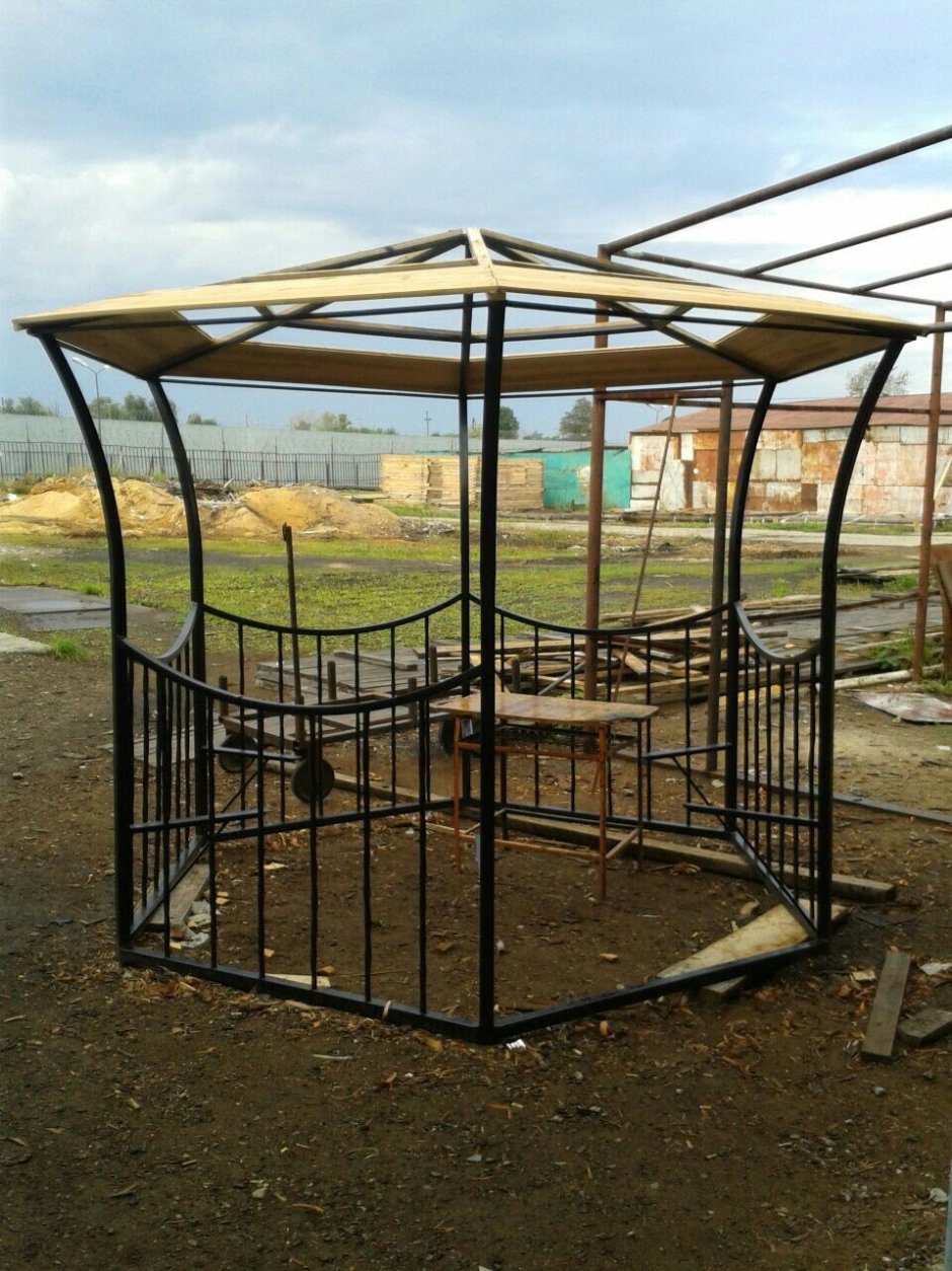 Беседка из металла в стиле лофт