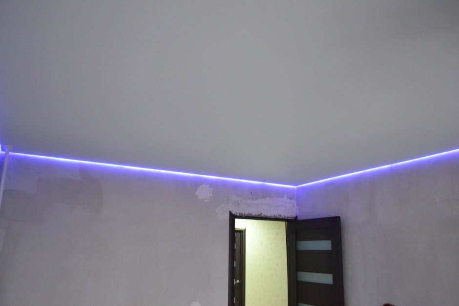 Подсветка натяжного потолка светодиодной лентой по периметру