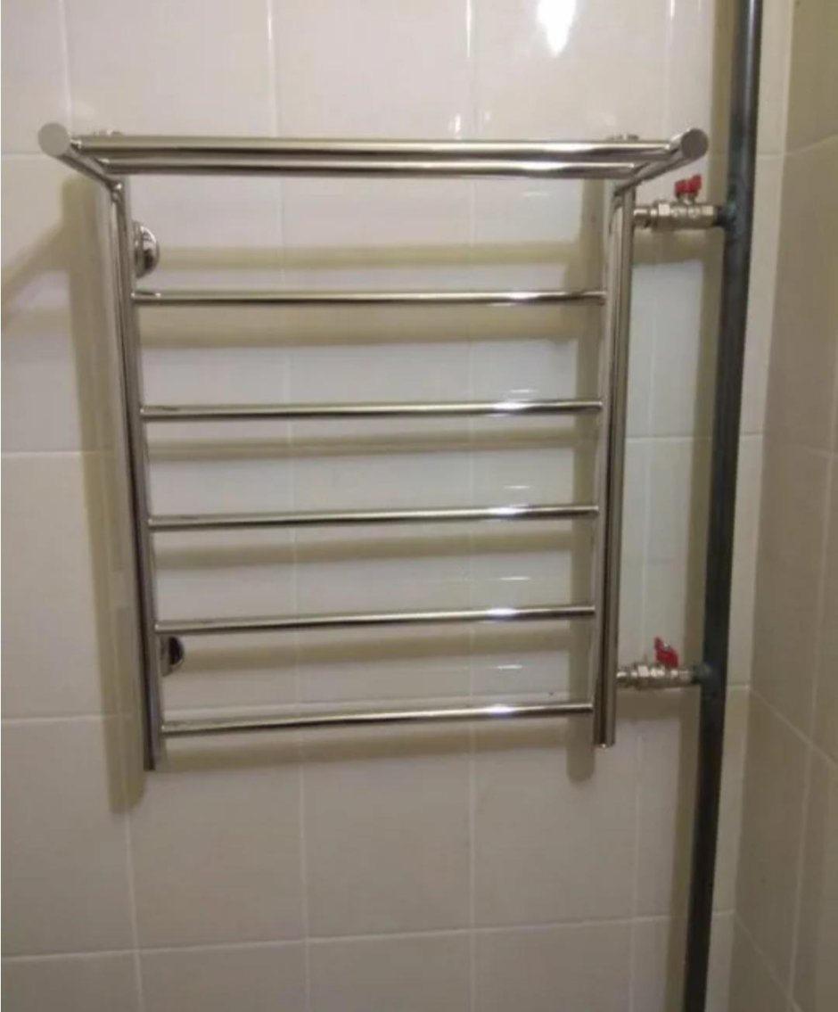 Полотенцесушитель и батарея в ванной