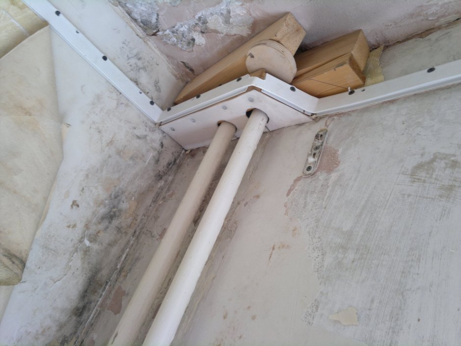 Обход трубы натяжной потолок