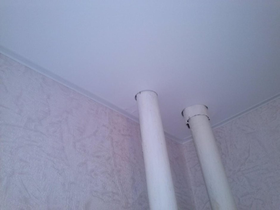 Обход газовой трубы натяжной потолок