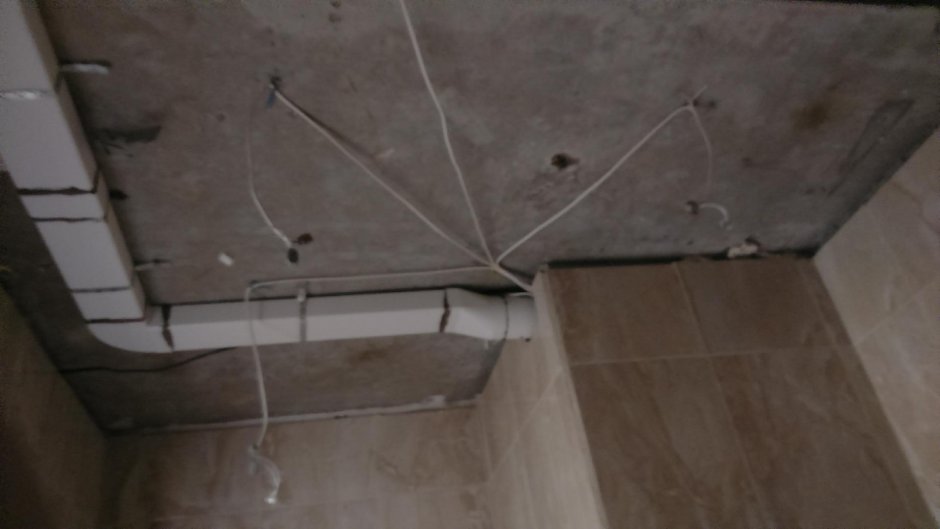 Воздуховод под натяжным потолком