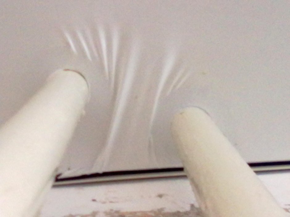 Обвод трубы для натяжных потолков