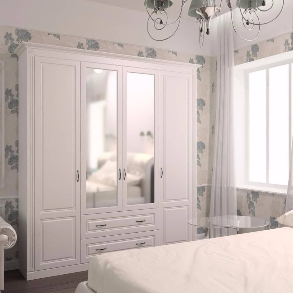 Шкаф в спальню с распашными дверями