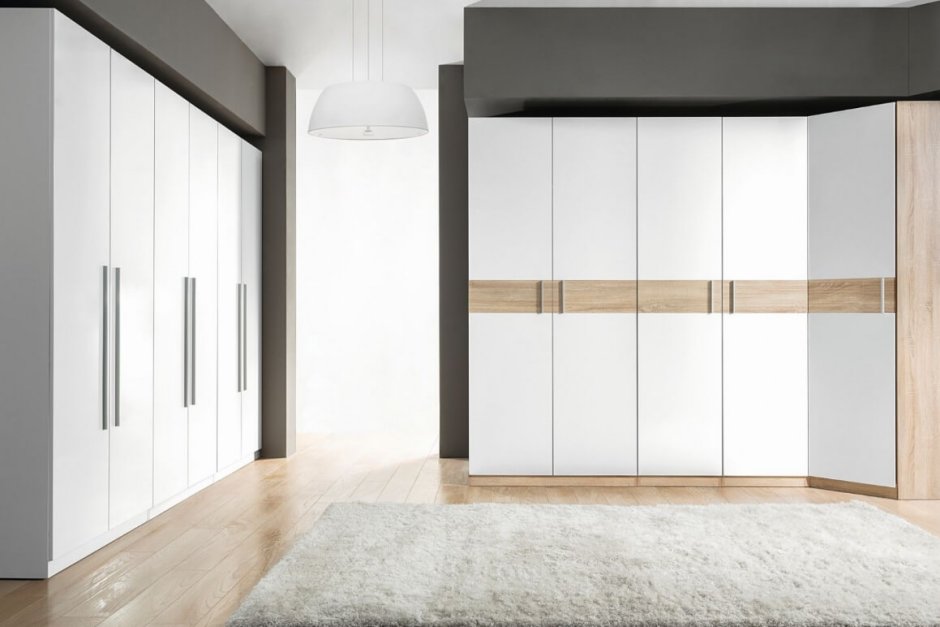 Шкаф с распашными дверями в гостиную