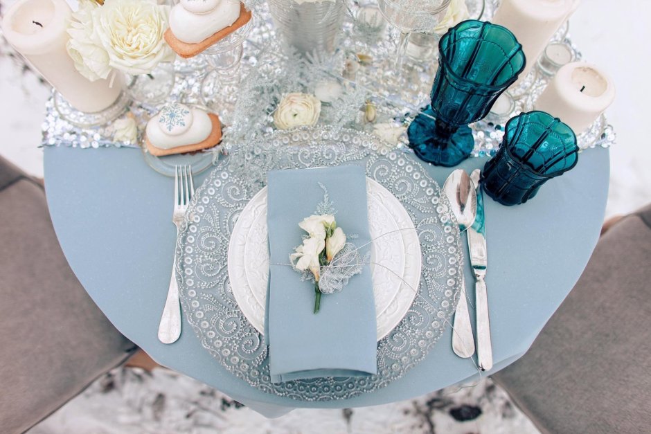 Сервировка в голубых тонах