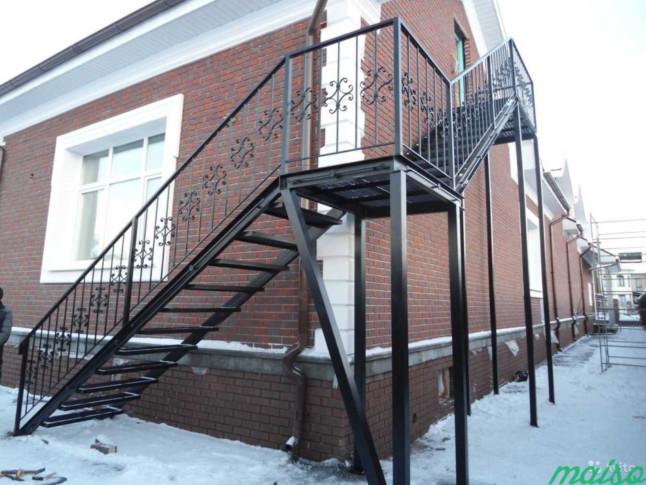 П-образная двухмаршевая лестница