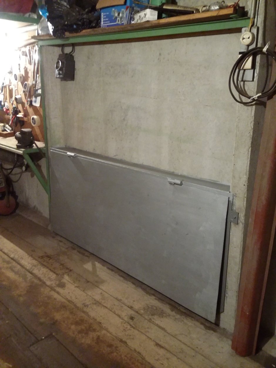 Складной стол в гараж к стене