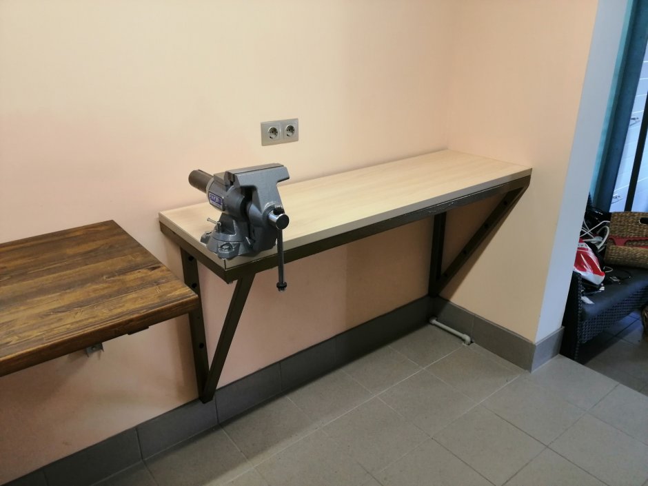 Верстак откидной настенный