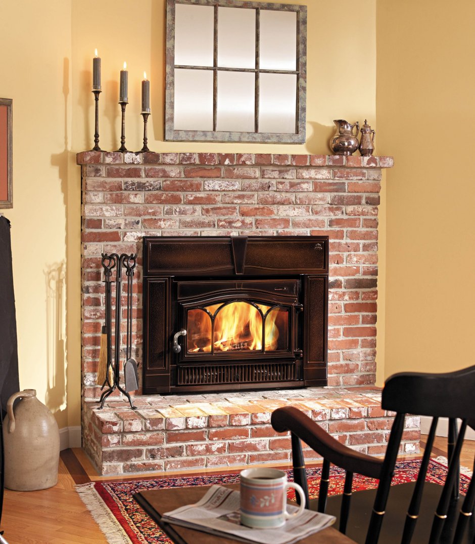 Белый крашеный камин