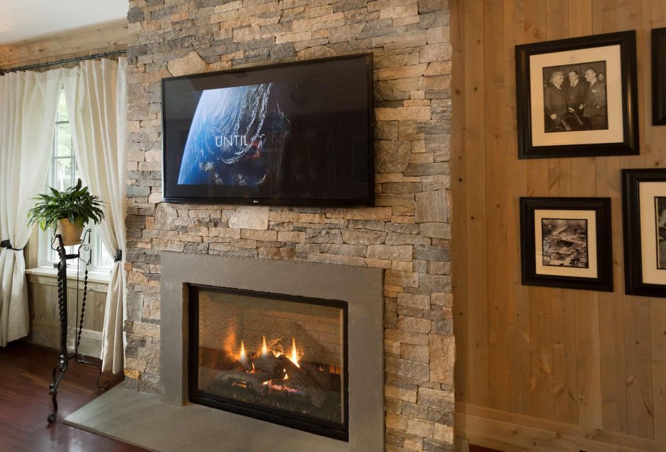 Камин отделанный мозаикой