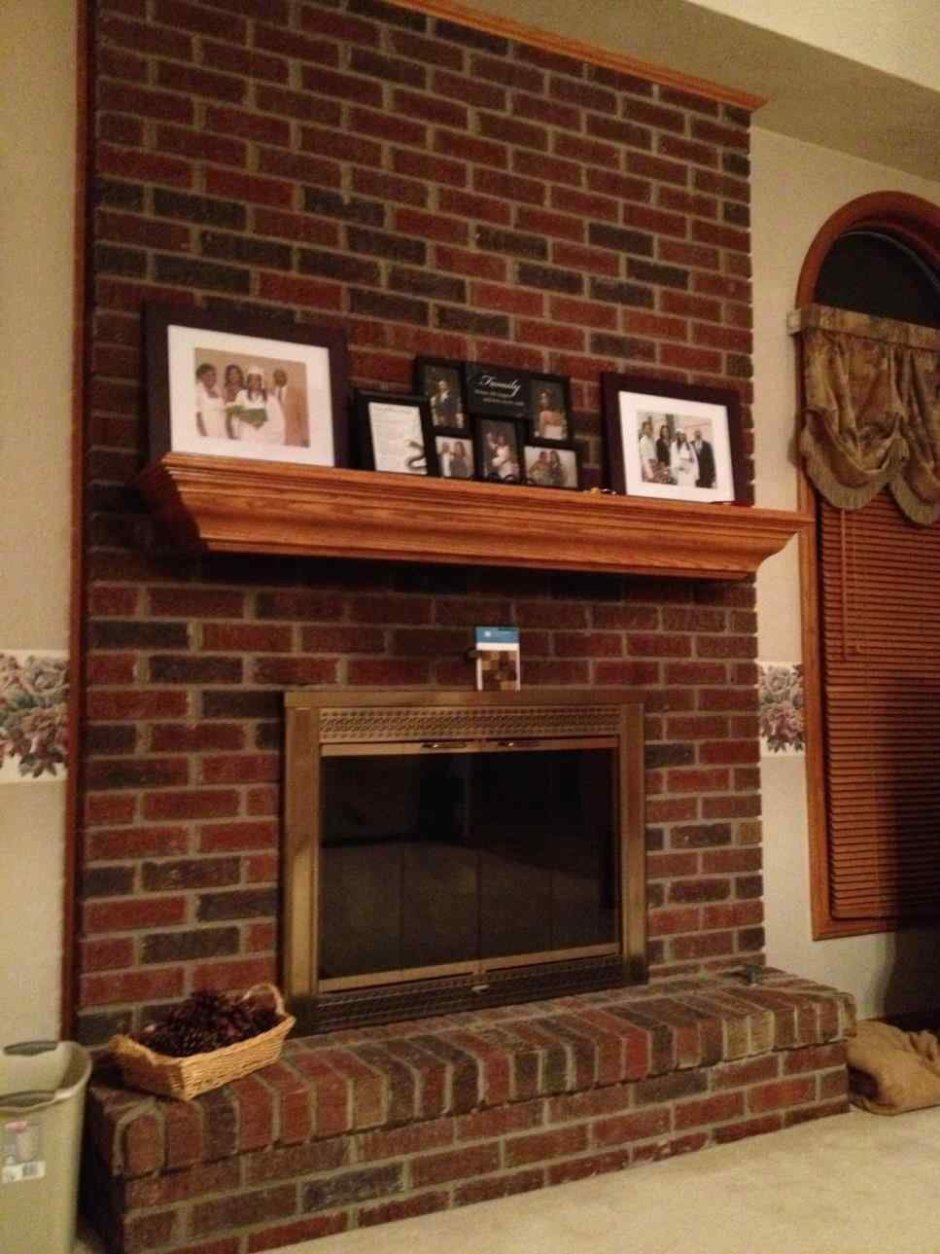 Встроенный камин в стену камень