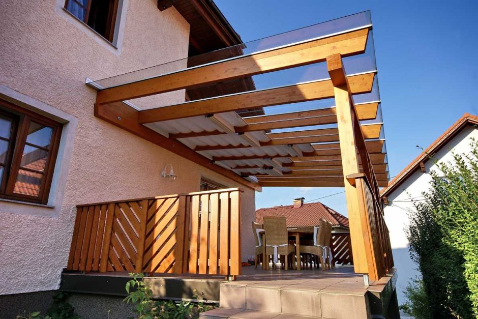 Навес к дому из дерева