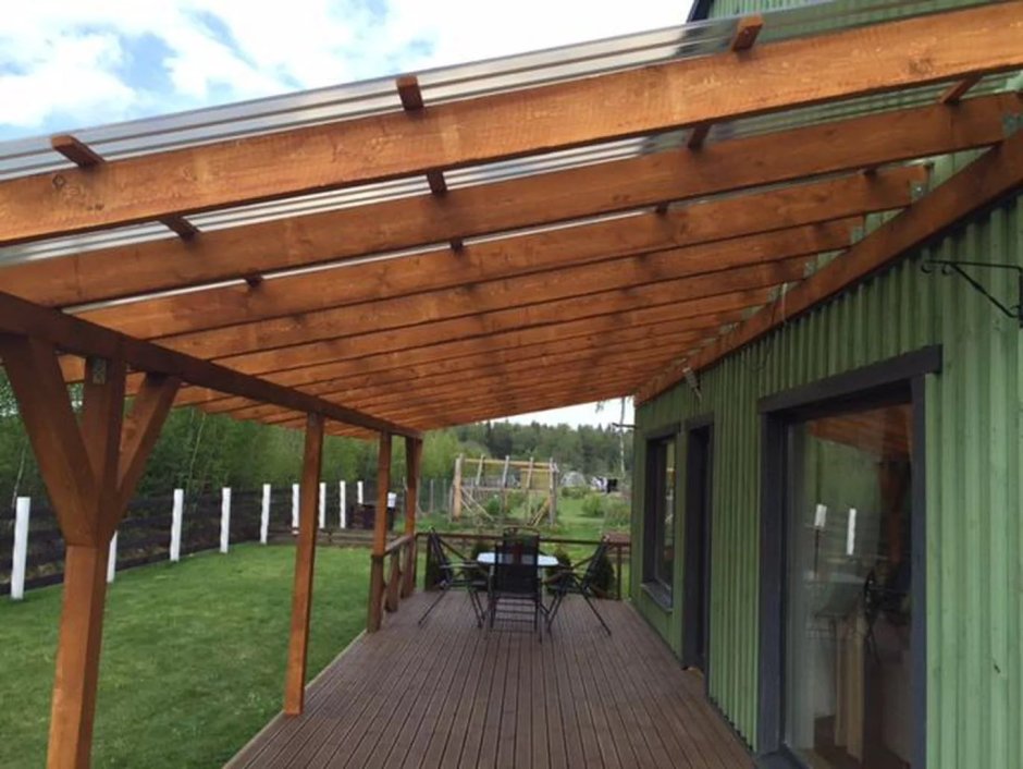 Навес к дому из дерева