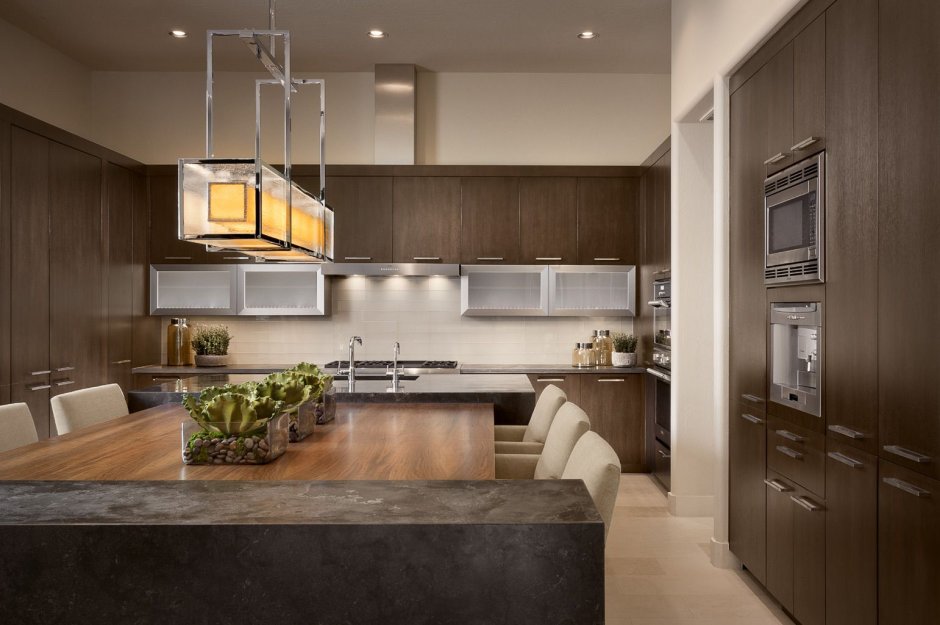 Современная кухня в теплых тонах