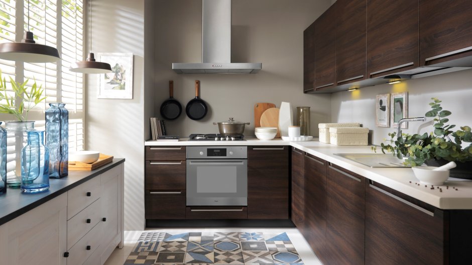 Коричневые кухни