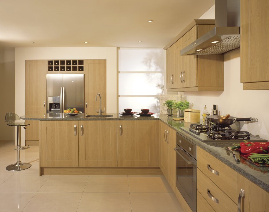 Кухня песочного цвета