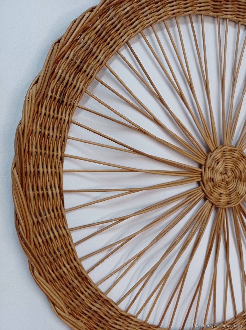 Декоративное панно из бумажной лозы