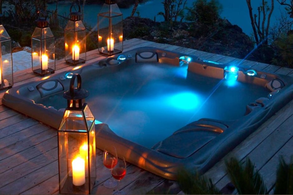 Джакузи на улице с подсветкой
