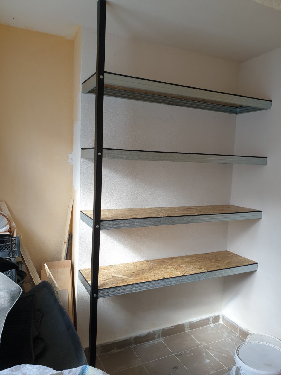 Стеллаж из профиля в гараж