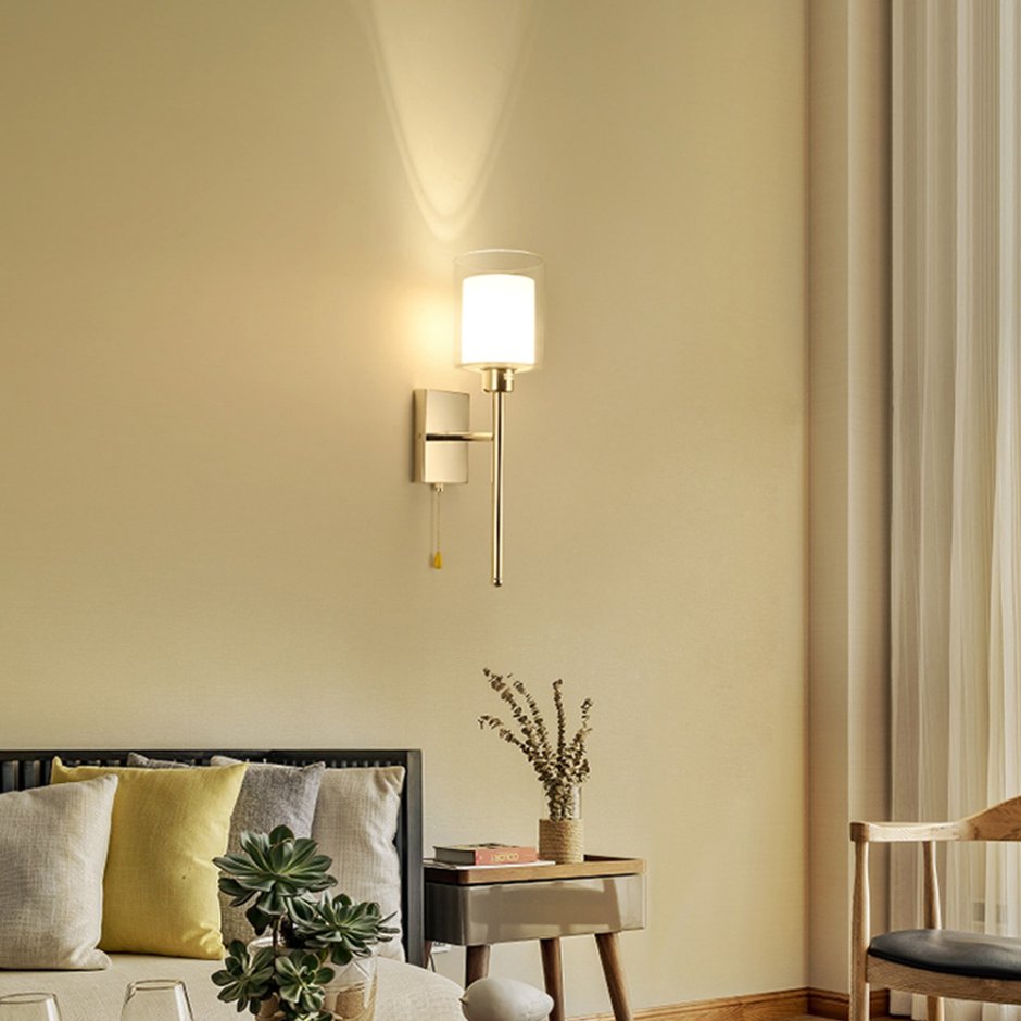 Светильники над диваном в гостиной