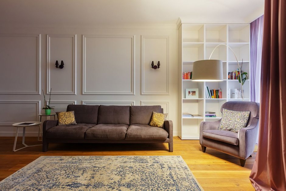 Светильники над диваном в гостиной