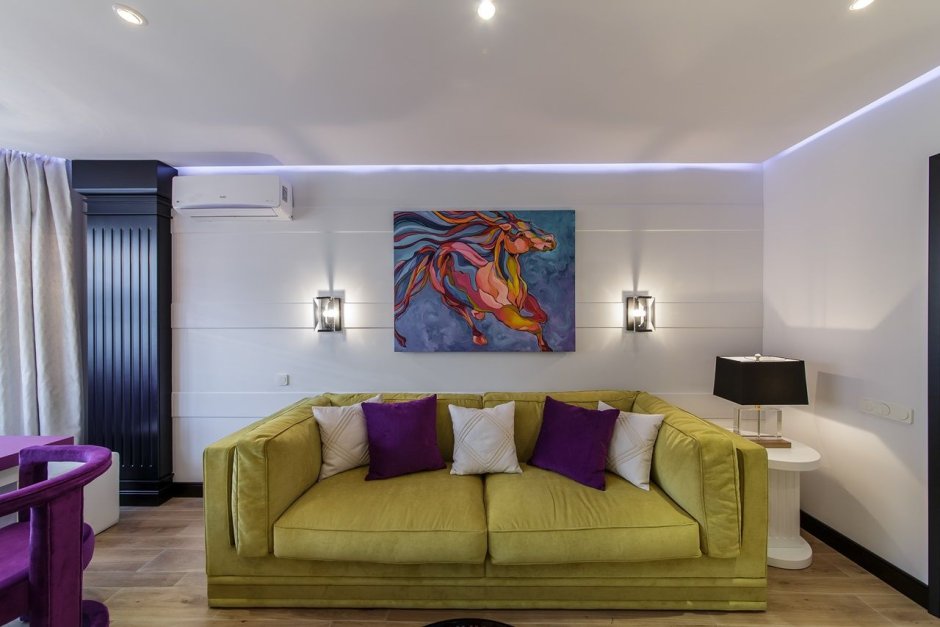 Повесить бра в гостиной