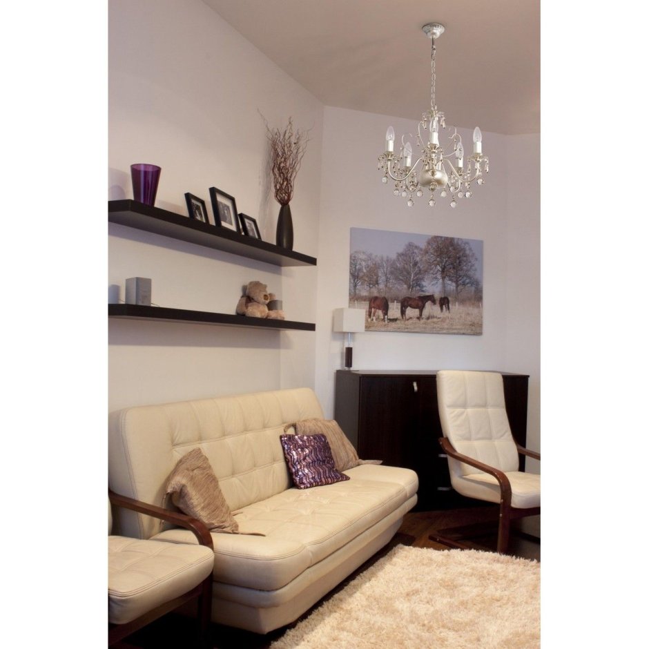 Бра над диваном в гостиной