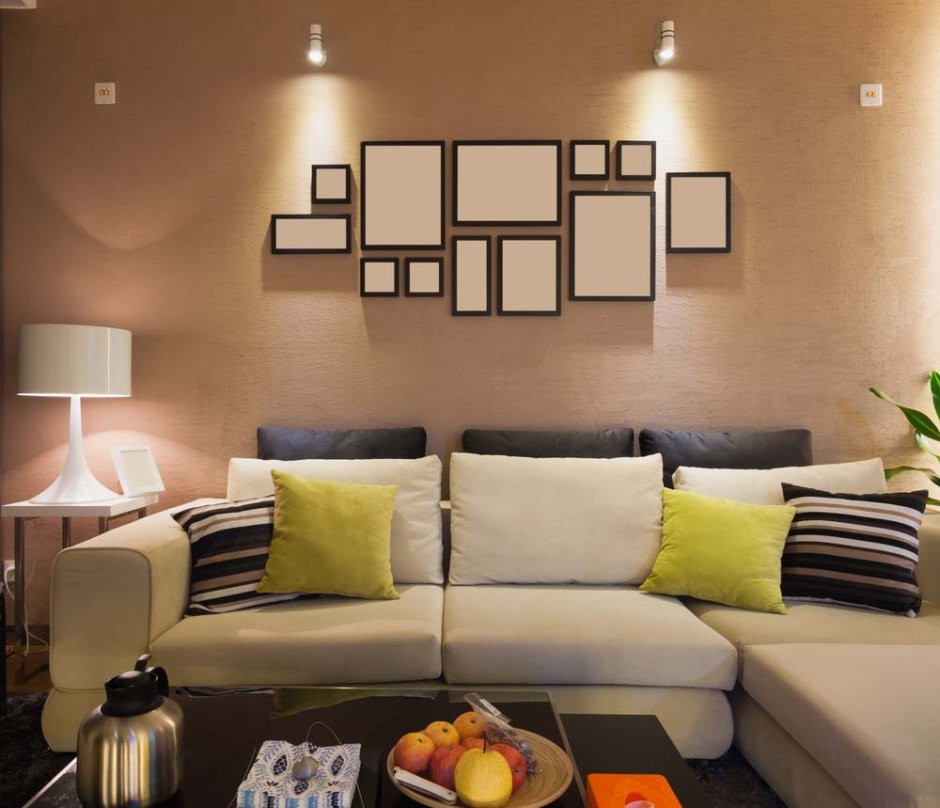 Светильники над диваном в гостиной