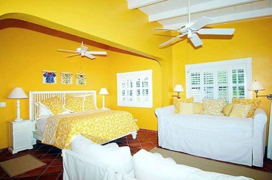 Красивые комнаты с желтыми стенами