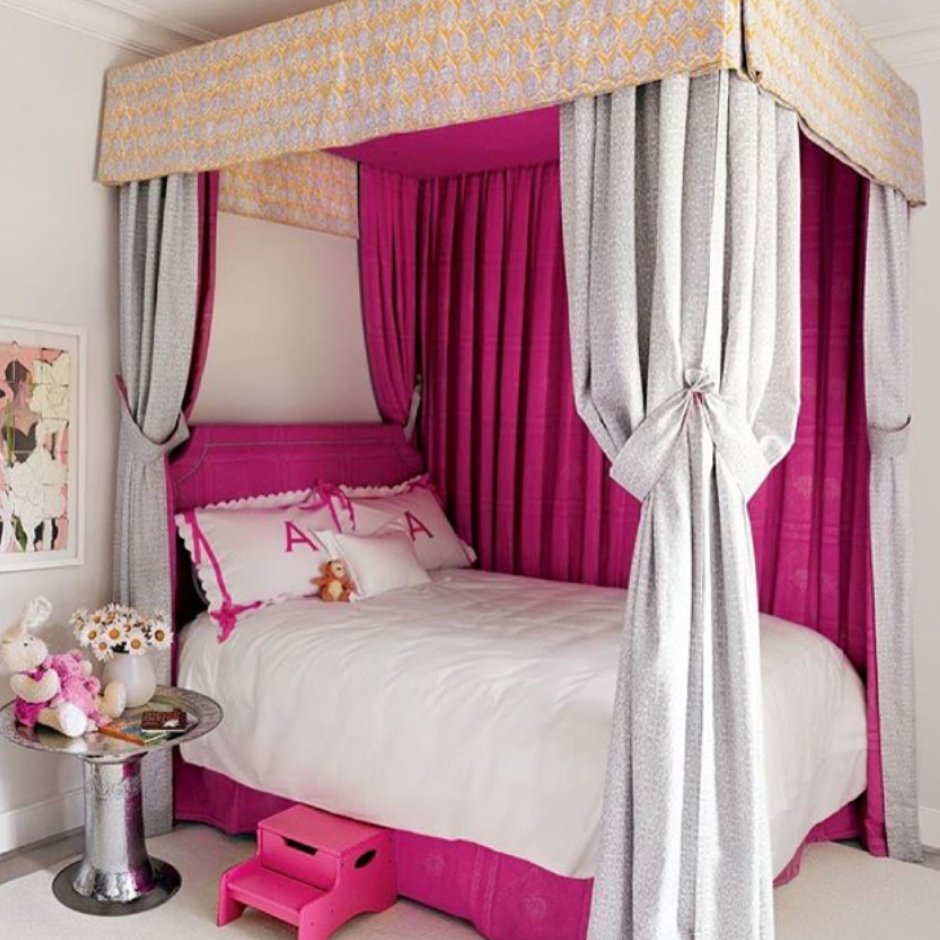Кровать с занавесками для девочки