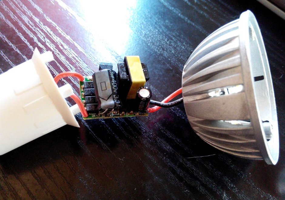 Разбираем светодиодную лампу 220 вольт